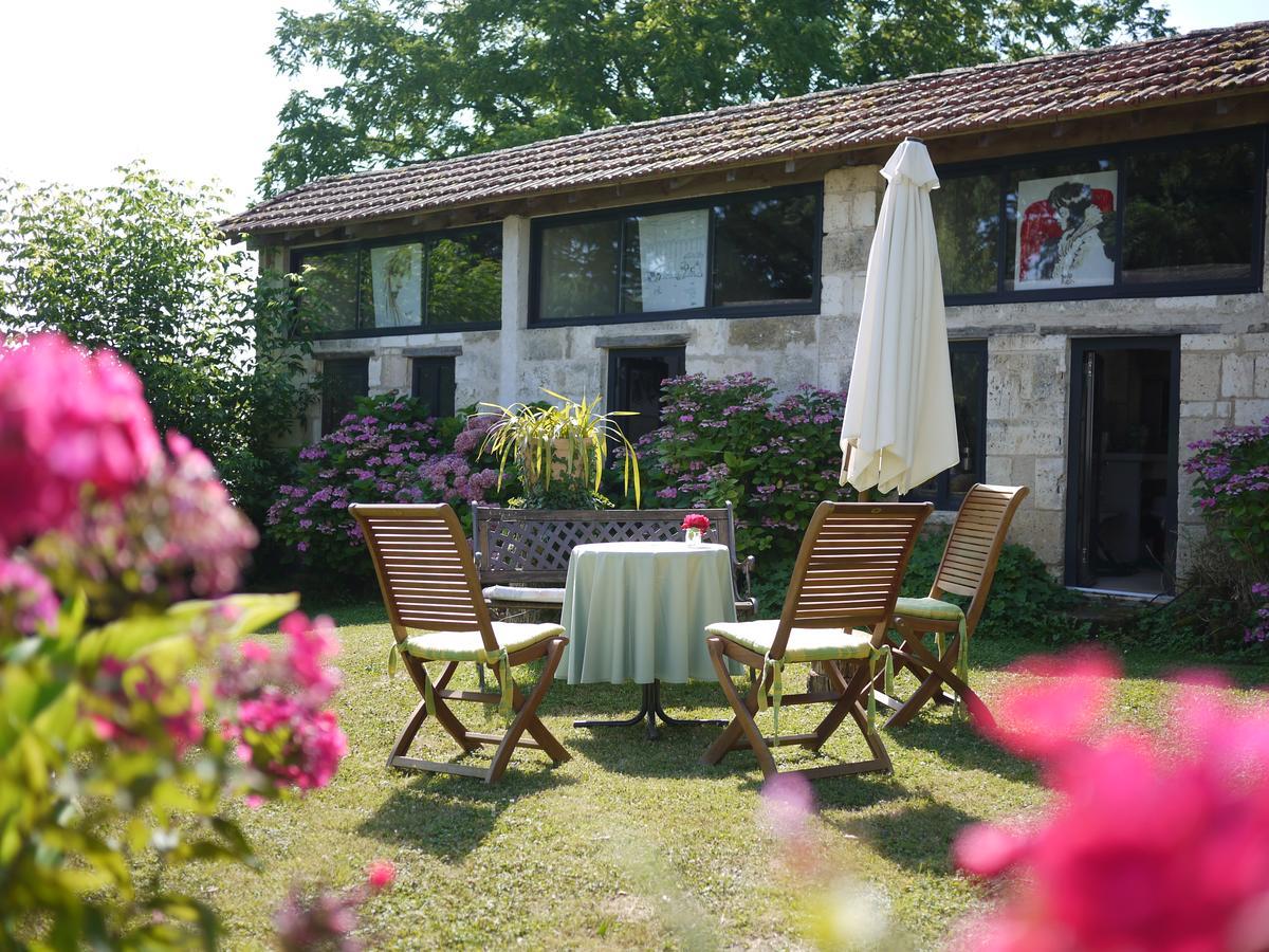 Bed and Breakfast Domaine De Puytirel Champagne-et-Fontaine Zewnętrze zdjęcie